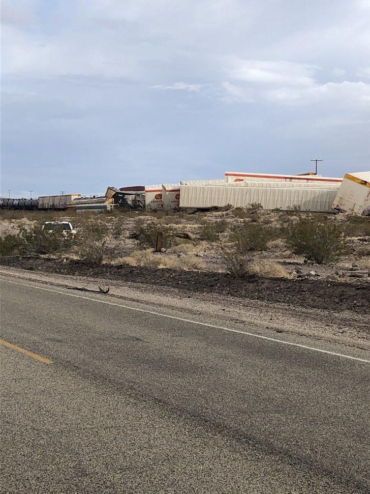 ABD’de yük trenine ait 44 vagon raydan çıktı G4