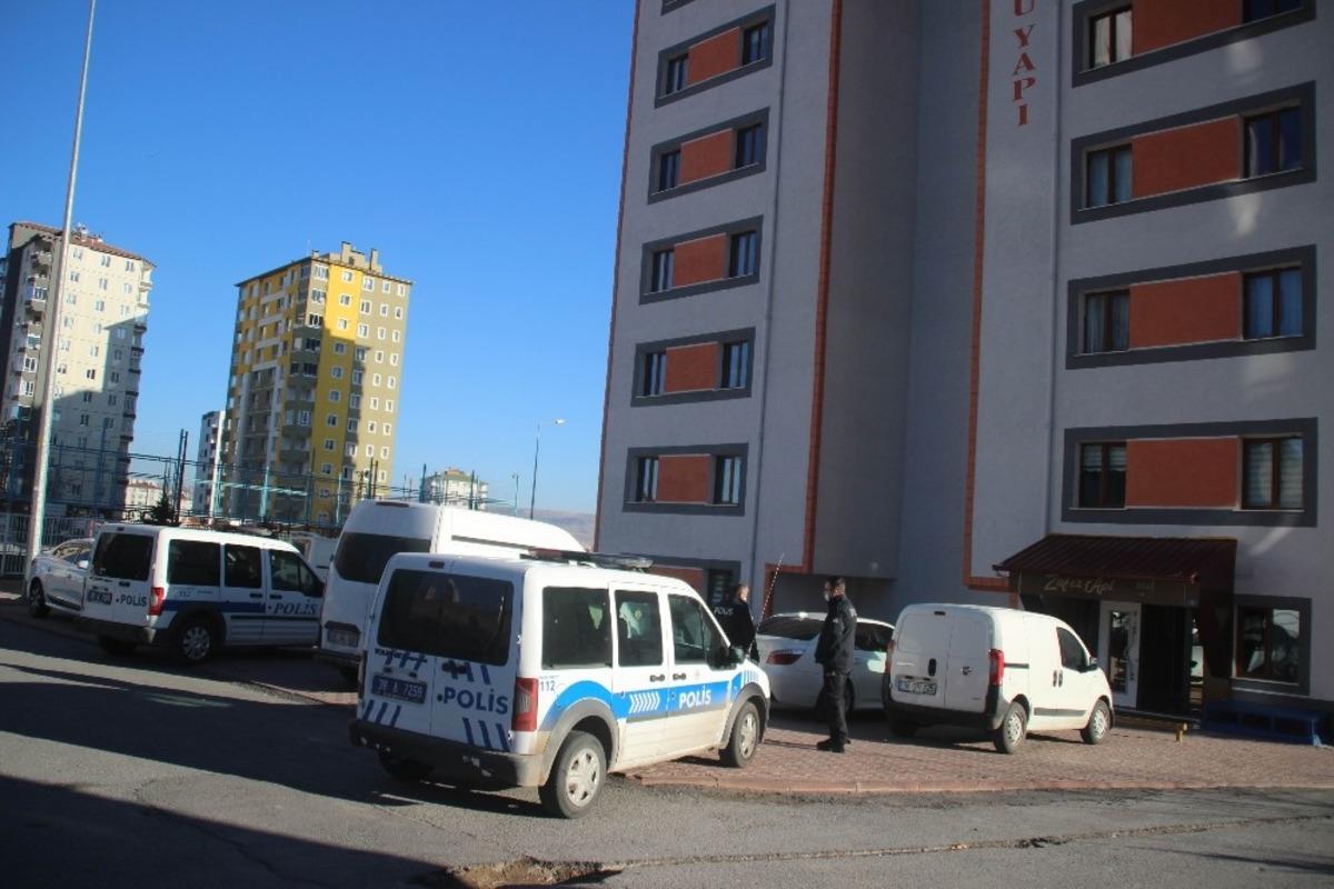 Boşandığı eşi tarafından silahla vurulan 3 &ccedil;ocuk annesi kadın ağır yaralandı