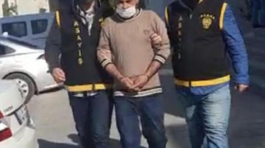 Ekmek kuyruğunda arkadaş kurbanı oldu! İlk &ouml;nce şaka zannetti sonra soluğu poliste aldı