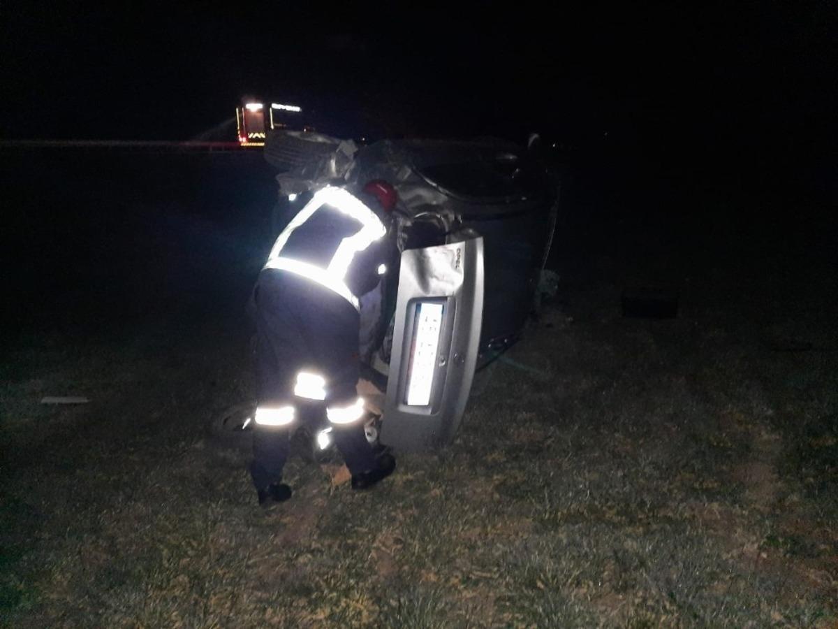 Manisa&rsquo;da otomobil ref&uuml;je &ccedil;arpıp tarlaya u&ccedil;tu: 2 yaralı