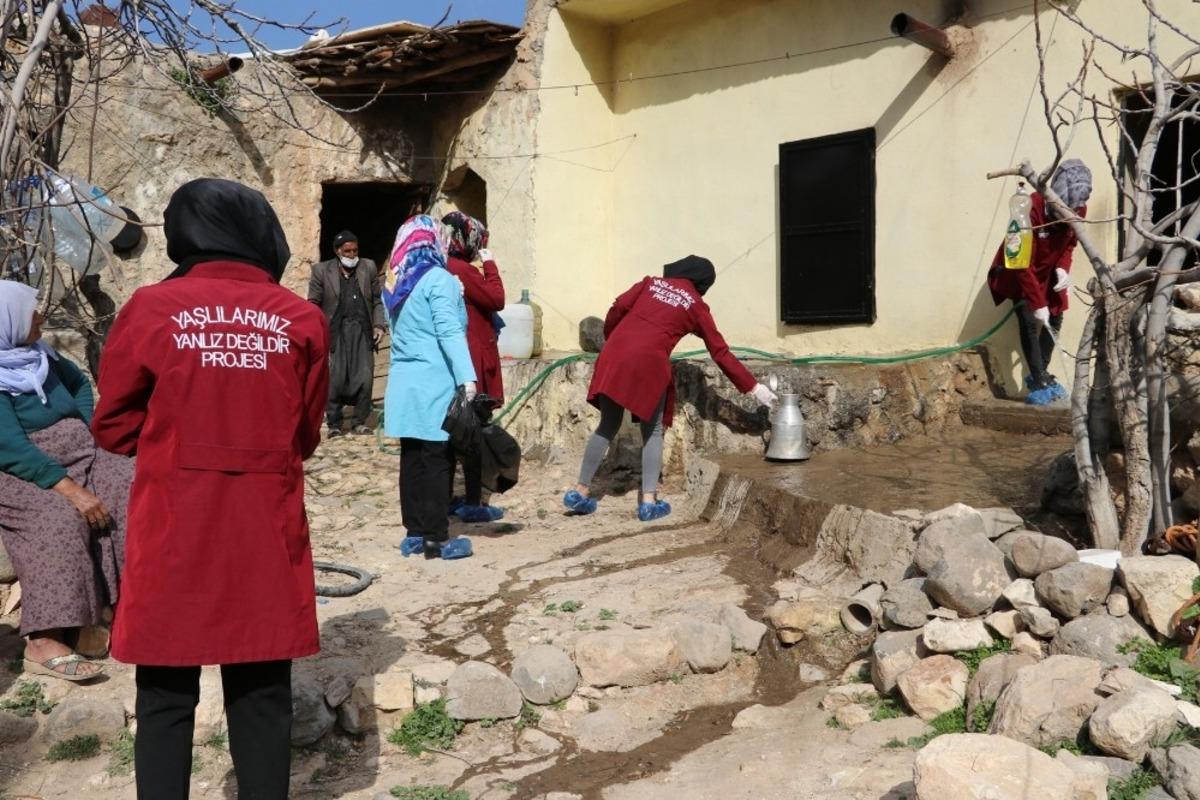 Karak&ouml;pr&uuml;&rsquo;de yaşlı vatandaşlara evde bakım desteği
