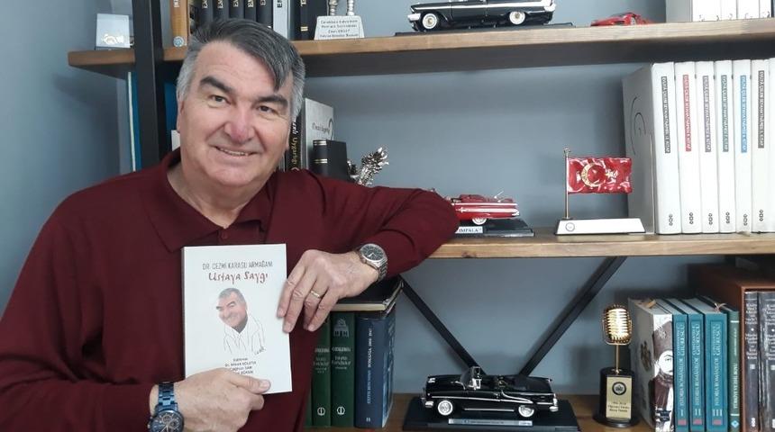 ESOG&Uuml;&rsquo;l&uuml; akademisyenlerinden Dr. Cezmi Karasu&rsquo;ya, &lsquo;Dr. Cezmi Karasu Armağanı Ustaya Saygı&rsquo; adlı kitap armağanı