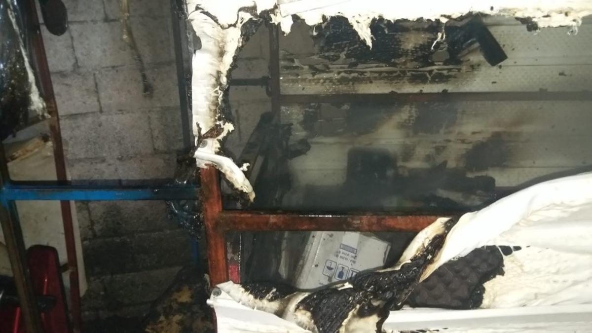 &Uuml;&ccedil; tekerlekli motosiklet yandı