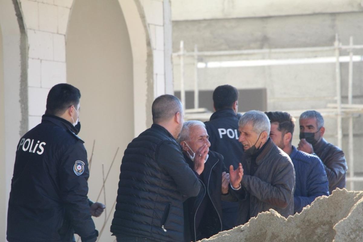 Ekmeği b&ouml;l&uuml;şt&uuml;ğ&uuml; 2 kardeşini &ouml;ld&uuml;ren zanlı yakalandı