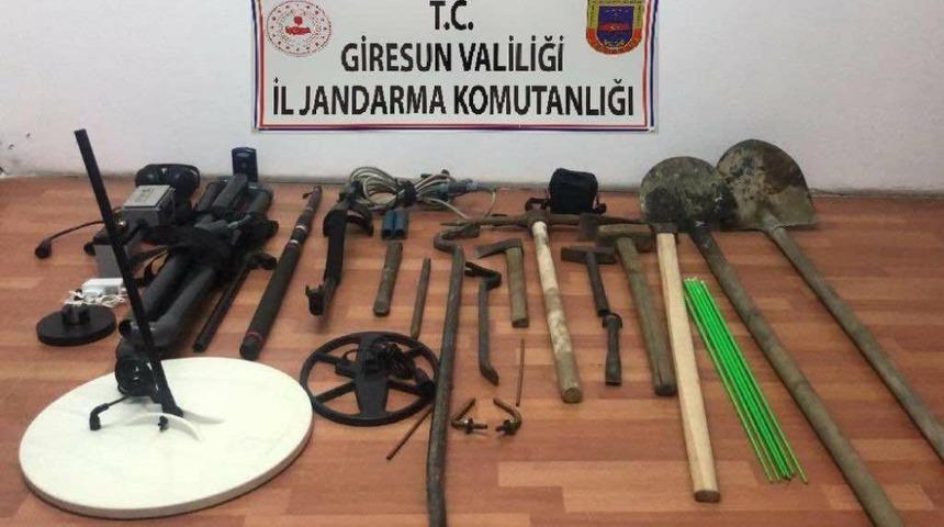 Ka&ccedil;ak kazı yapan şahıslar su&ccedil;&uuml;st&uuml; yakalandı