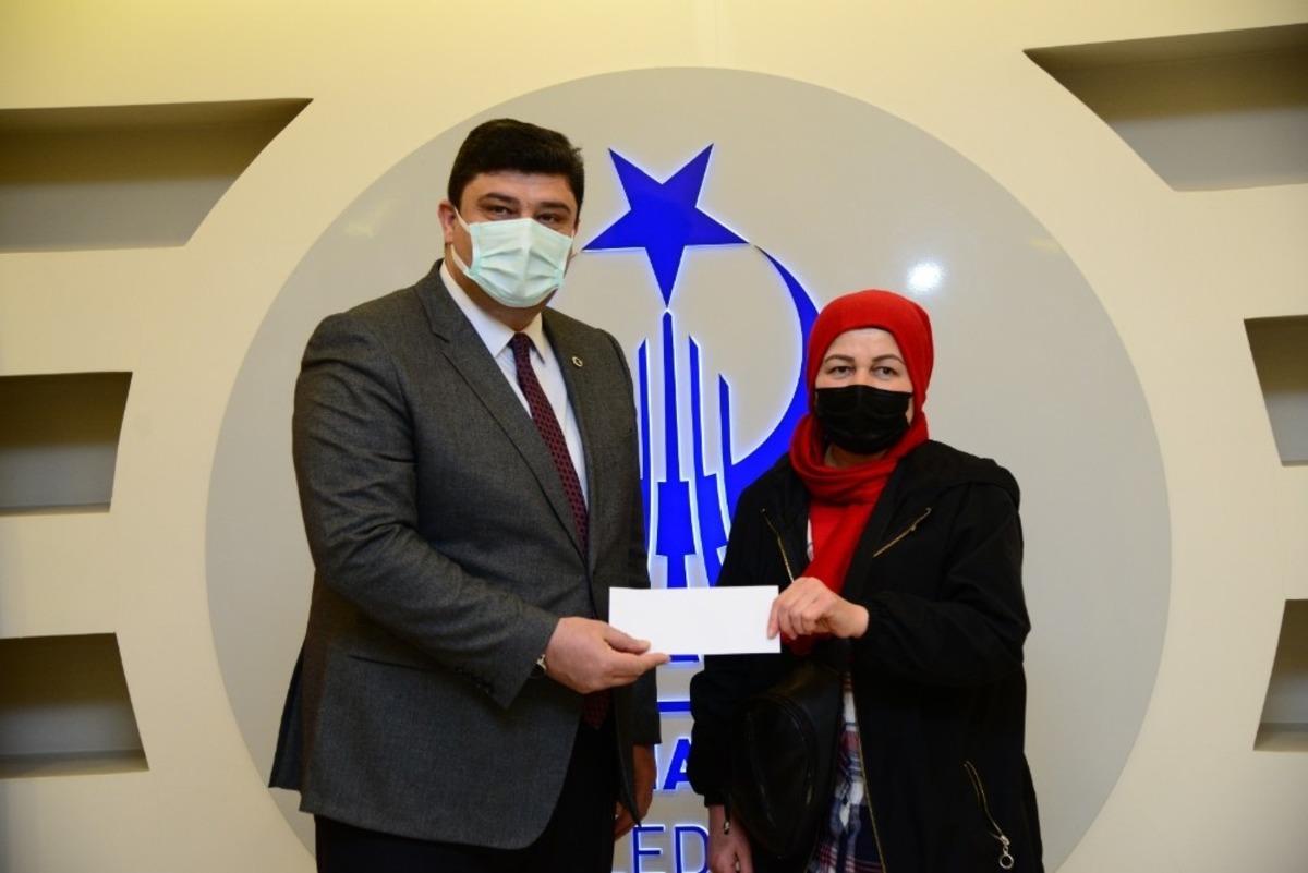 Kahramankazan Belediyesi&rsquo;nden esnafa bin TL&rsquo;lik destek