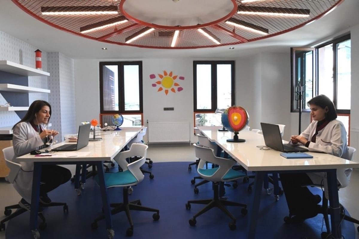 Fatih Belediyesi&rsquo;nden &ccedil;ocuklara &ccedil;evrimi&ccedil;i at&ouml;lyeler