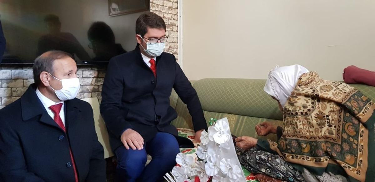 İl&ccedil;e protokol&uuml;nden 107 yaşındaki D&uuml;rdane nineye ziyaret