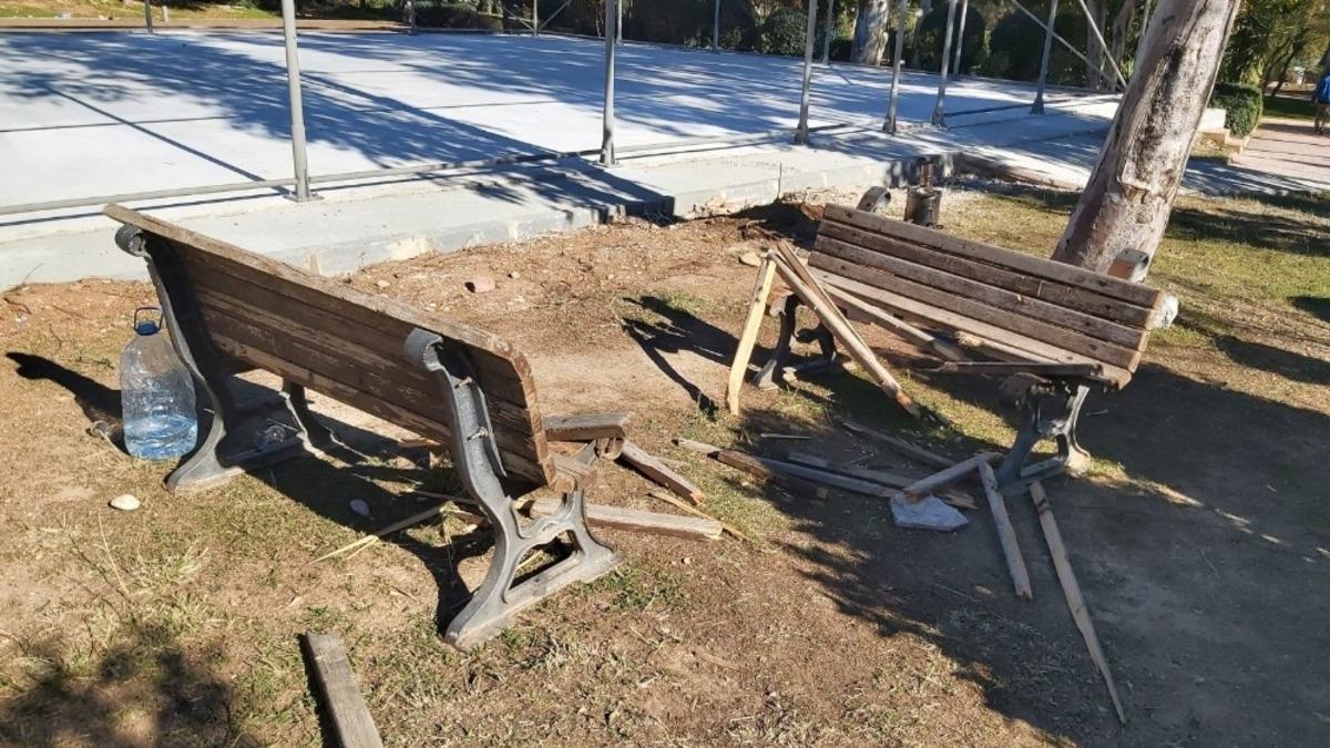 Dat&ccedil;a&rsquo;da oturma banklarına zarar verildi