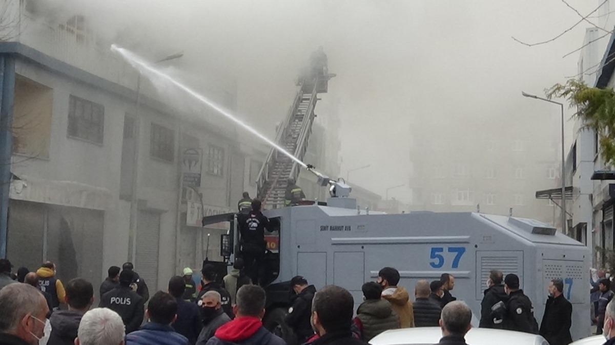 Ter&ouml;r&uuml;n k&ouml;k&uuml; kazındı, TOMA&rsquo;lar yangına m&uuml;dahale etmeye başladı