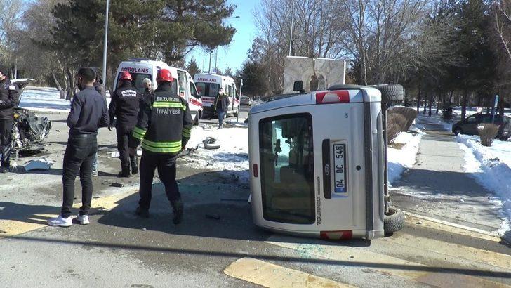 Atatürk Üniversitesi kampüsü içerisinde trafik kazası: 3 yaralı G4