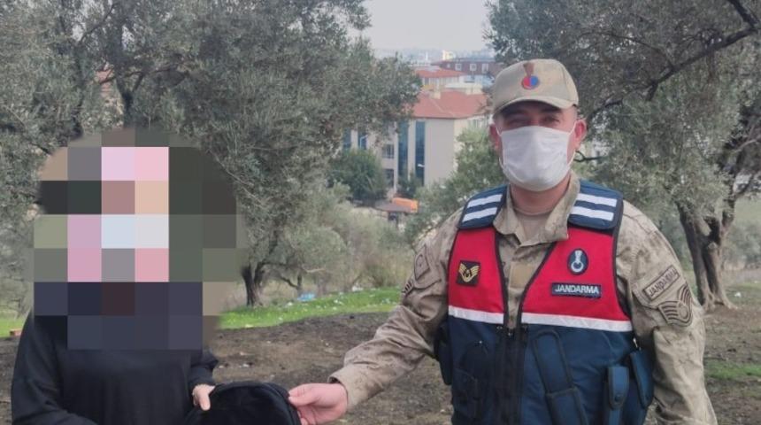 Altın dolu &ccedil;antayı masada unuttular