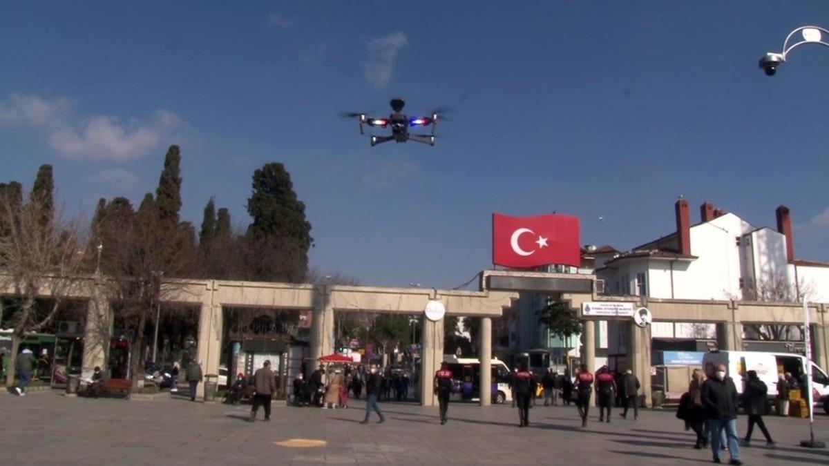 Polisi g&ouml;r&uuml;nce maskesini taktı, ceza yemeden kurtulamadı