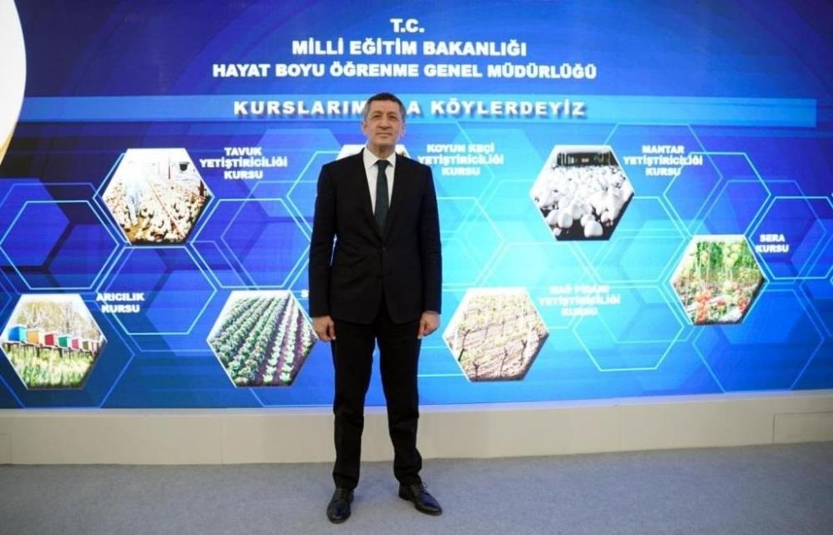 Bakan Sel&ccedil;uk ilk kez a&ccedil;ılan kursa canlı olarak bağlandı