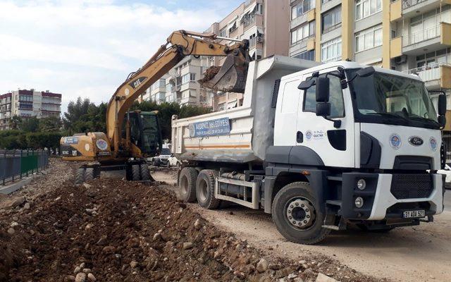 Akdeniz’de asfalt, kaldırım ve yol çalışmaları devam ediyor