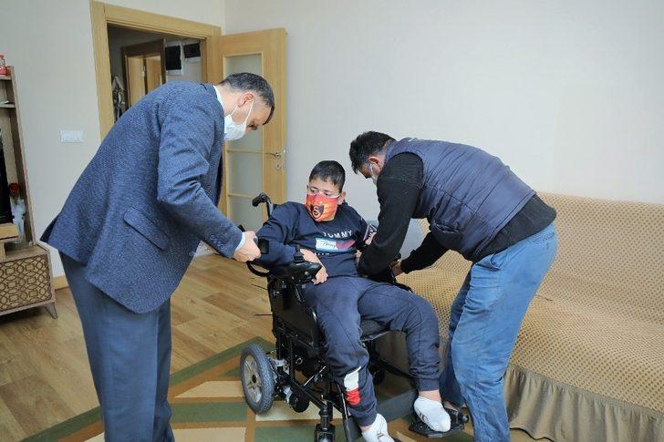 Engelli gencin akülü sandalye sevinci G1