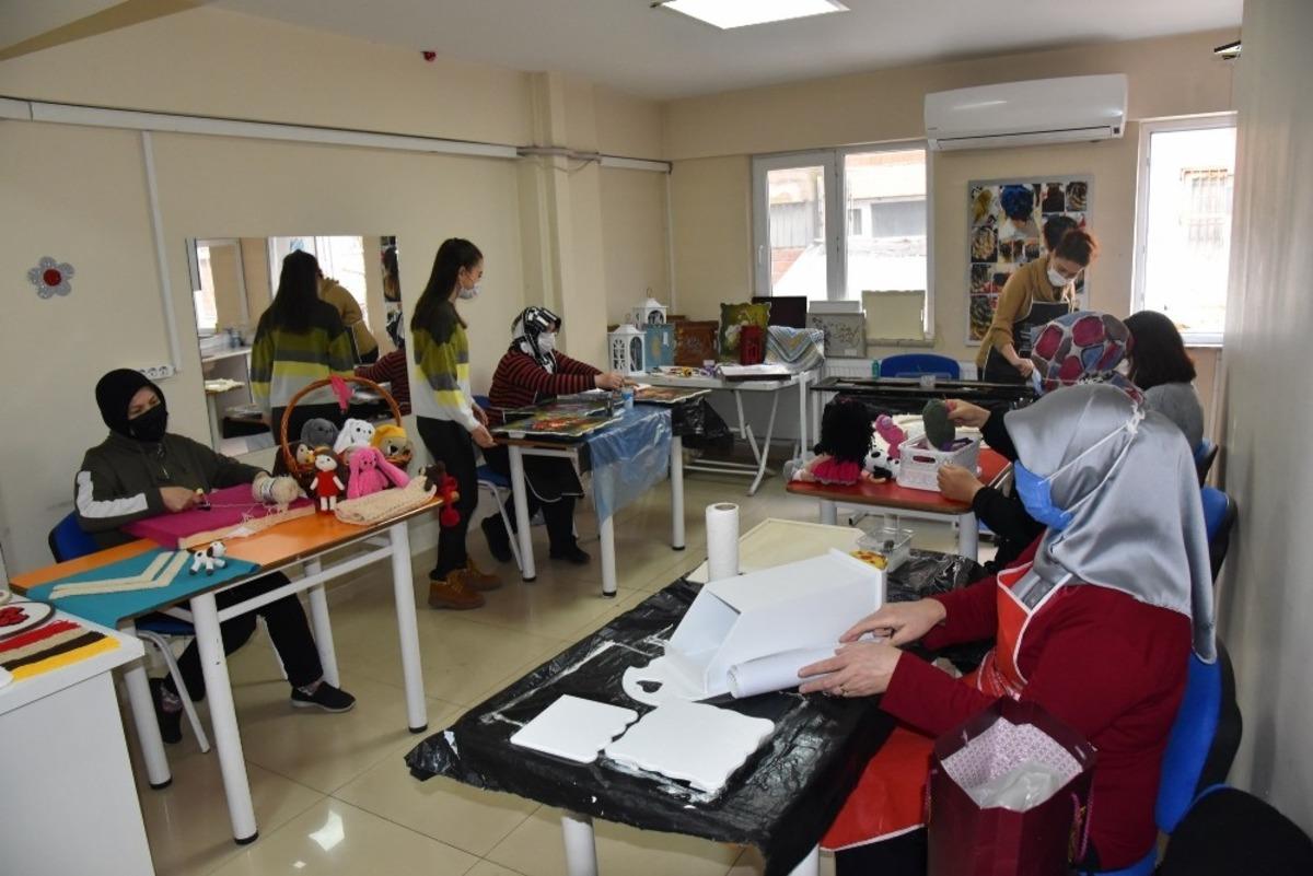 Kadınlar el sanatları kursunu &ccedil;ok sevdi