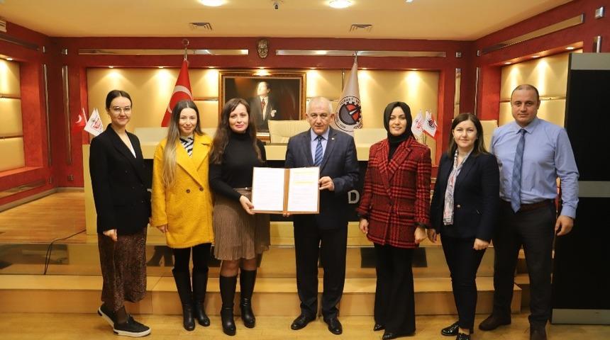 DTSO Başkanı Şahin, &ldquo;Yabancı dil &ouml;nemli&rdquo;