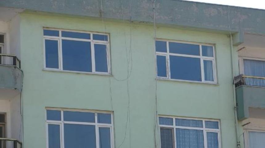 Çanakkale'de kahreden olay! Pencereden düşen çocuk hayatını kaybetti