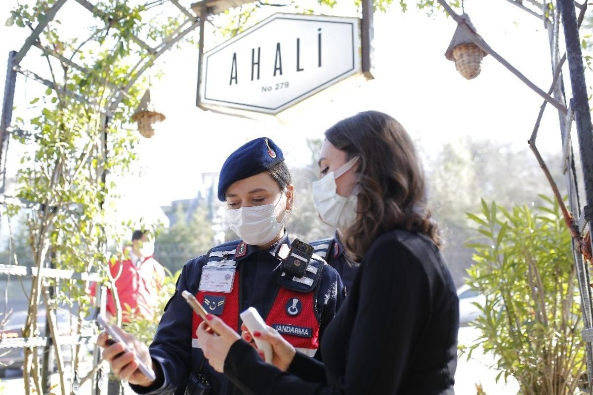 Sarıyer&rsquo;de jandarma ekiplerinden korona vir&uuml;s denetimi