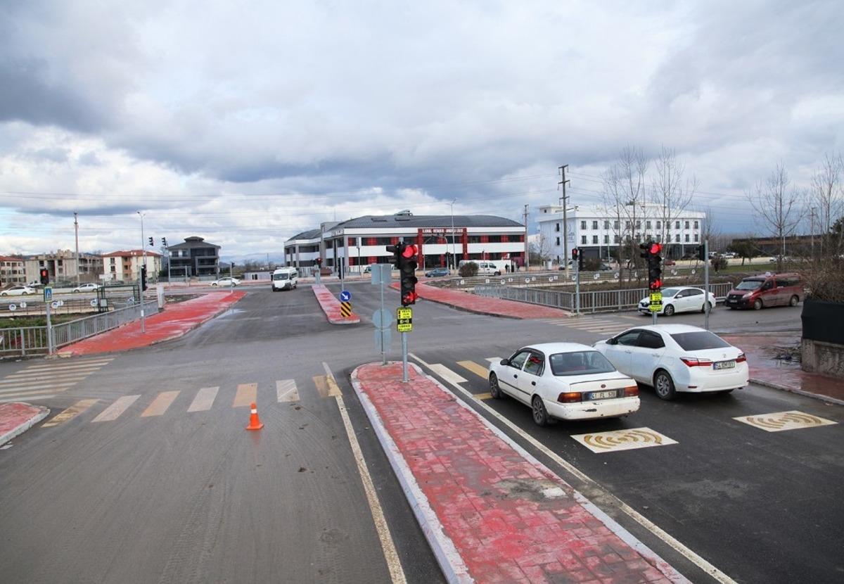 K&ouml;pr&uuml; ge&ccedil;işli yol projesi hizmete başladı