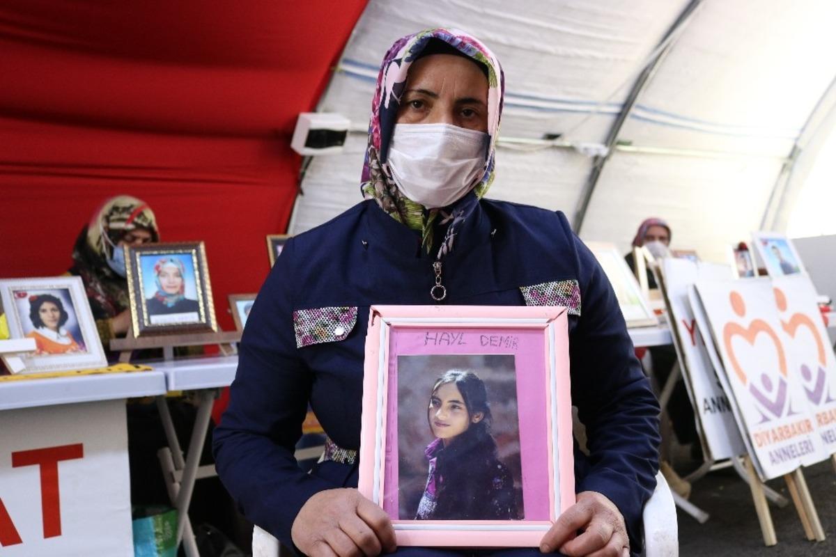 Evlat n&ouml;betindeki anne S&uuml;heyla Demir: "Millet, PKK ve HDP&rsquo;ye boyun eğmekten vazge&ccedil;ti"