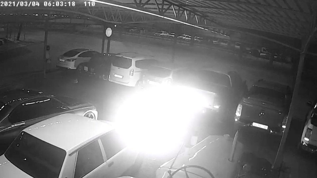 Kasklı kundak&ccedil;ılar galerideki l&uuml;ks ara&ccedil;ları b&ouml;yle yaktı