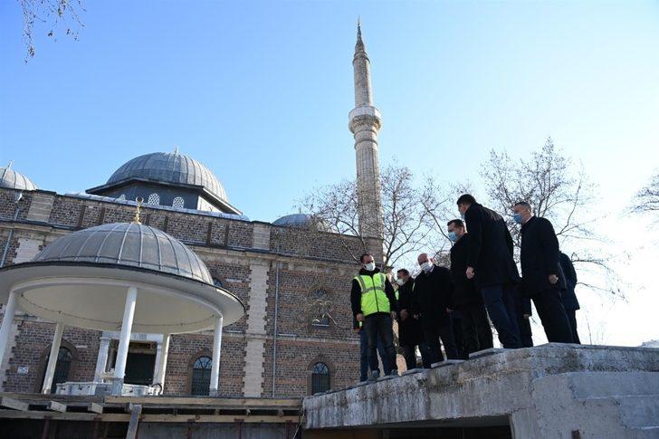 Zağnos Paşa Camisi’nde tarihi meydan ortaya çıkıyor G3