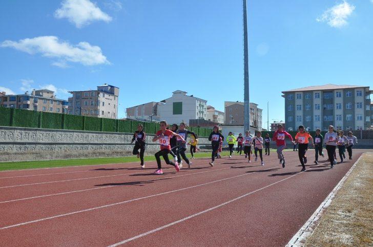 Karslı atletler dereceye girmek için kıyasıya mücadele etti G1