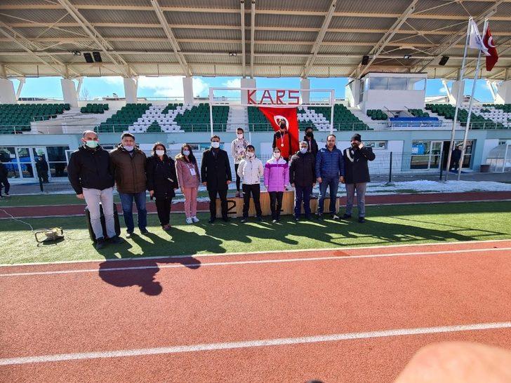 Karslı atletler dereceye girmek için kıyasıya mücadele etti G2