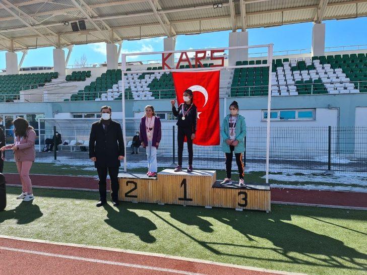 Karslı atletler dereceye girmek için kıyasıya mücadele etti G3