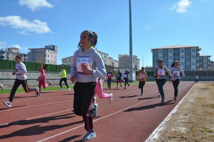 Karslı atletler dereceye girmek için kıyasıya mücadele etti G4