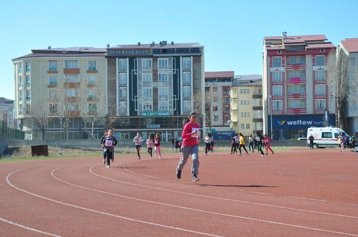 Karslı atletler dereceye girmek için kıyasıya mücadele etti G5