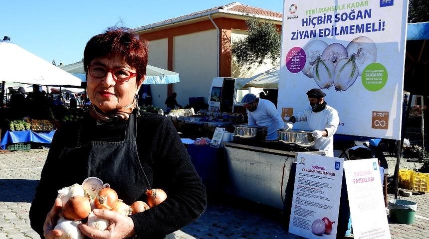 &Ccedil;eşme&rsquo;de &rsquo;Soğanı Kavurma&rsquo; etkinliği