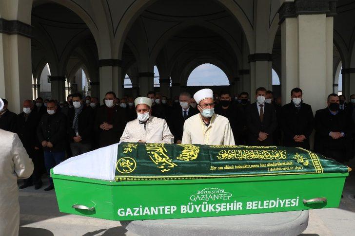 İbrahim Ay’ın annesi Nükhet Ay gözyaşlarıyla defnedildi G2