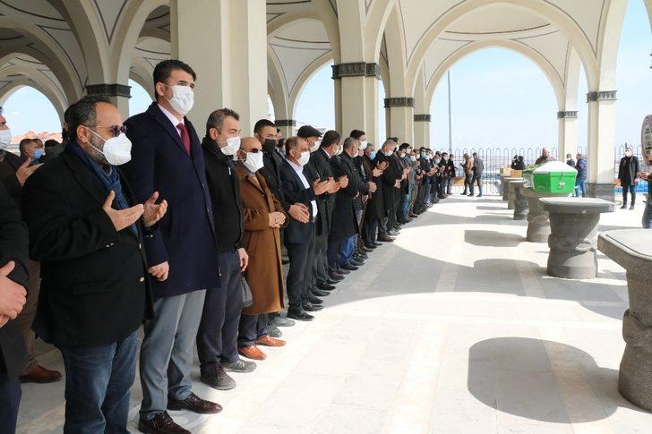 İbrahim Ay’ın annesi Nükhet Ay gözyaşlarıyla defnedildi G3