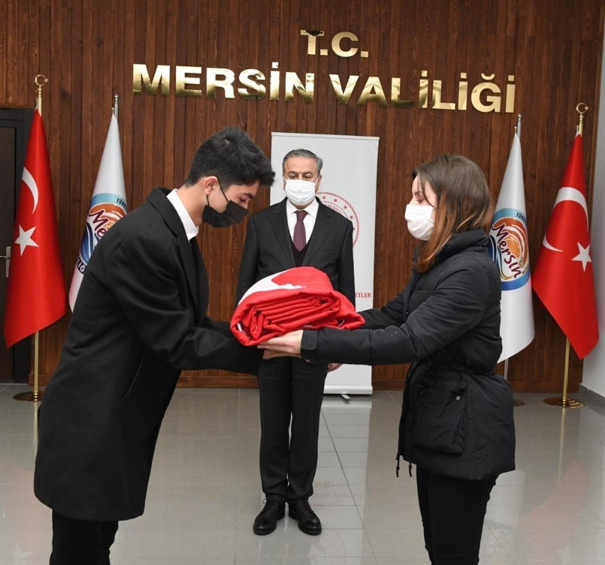 Şanlı T&uuml;rk bayrağı Mersin&rsquo;den &Ccedil;anakkale&rsquo;ye uğurlandı