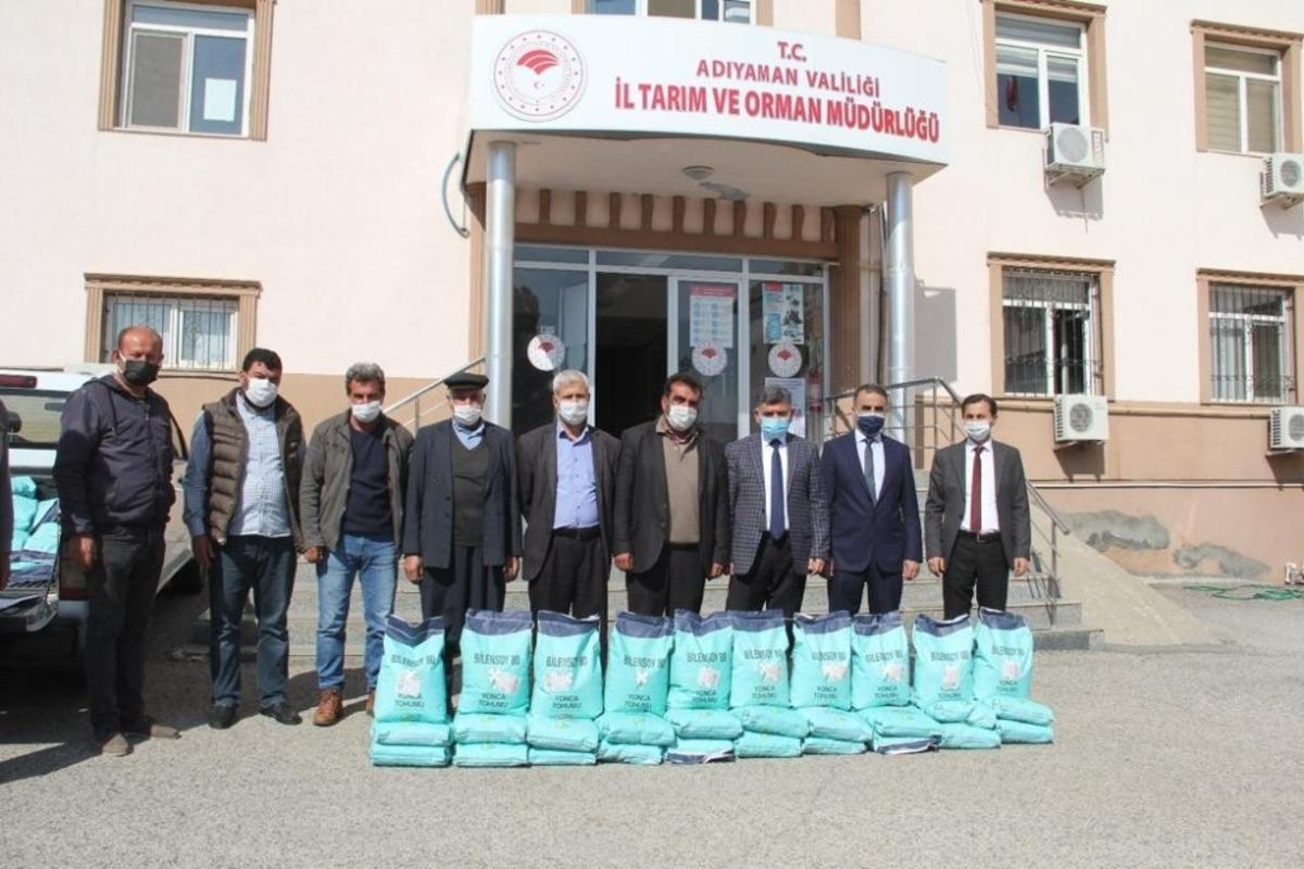&Ccedil;ift&ccedil;ilere yem bitkisi tohumu dağıtıldı