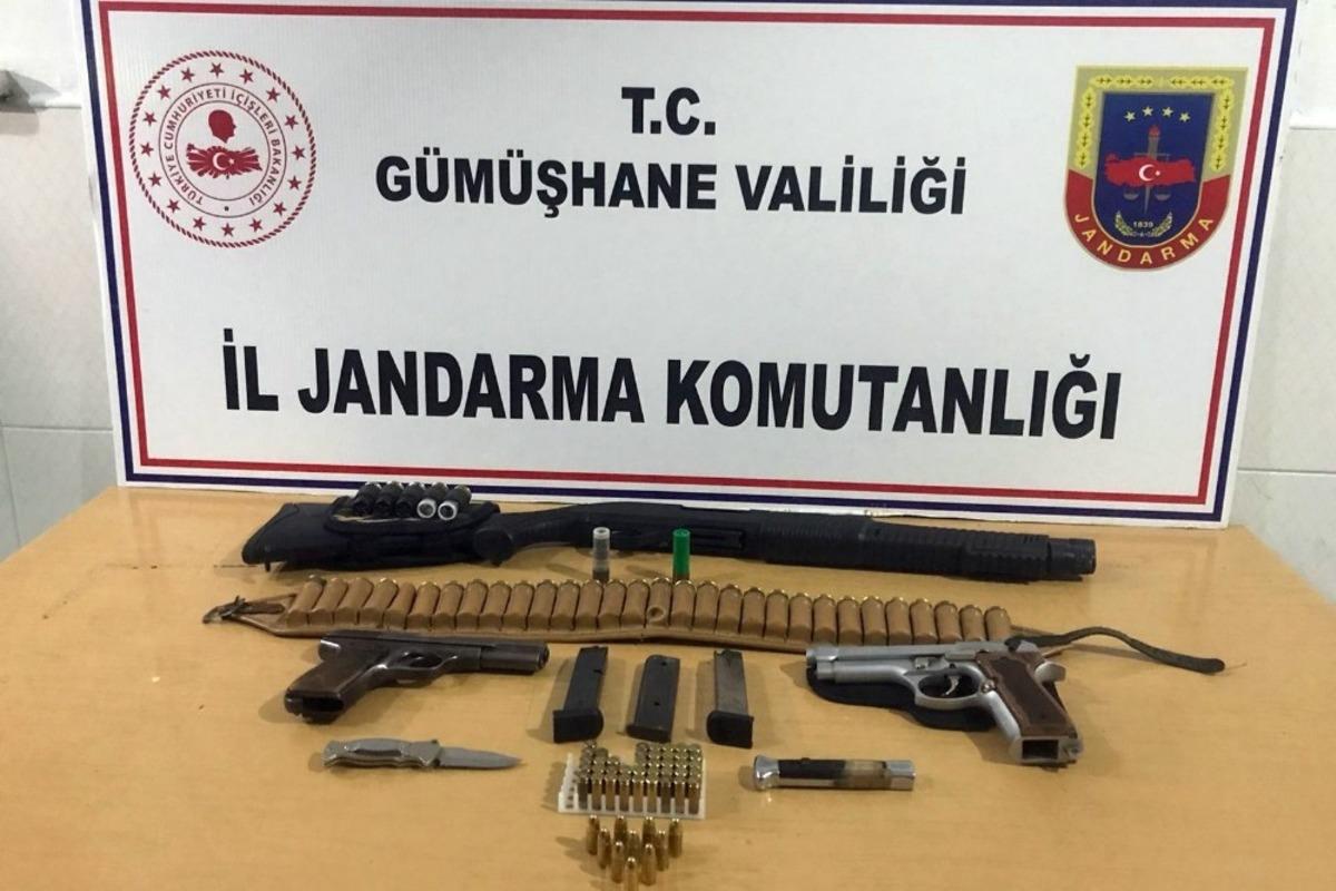G&uuml;m&uuml;şhane&rsquo;de uyuşturucu madde ve ka&ccedil;ak silah operasyonu