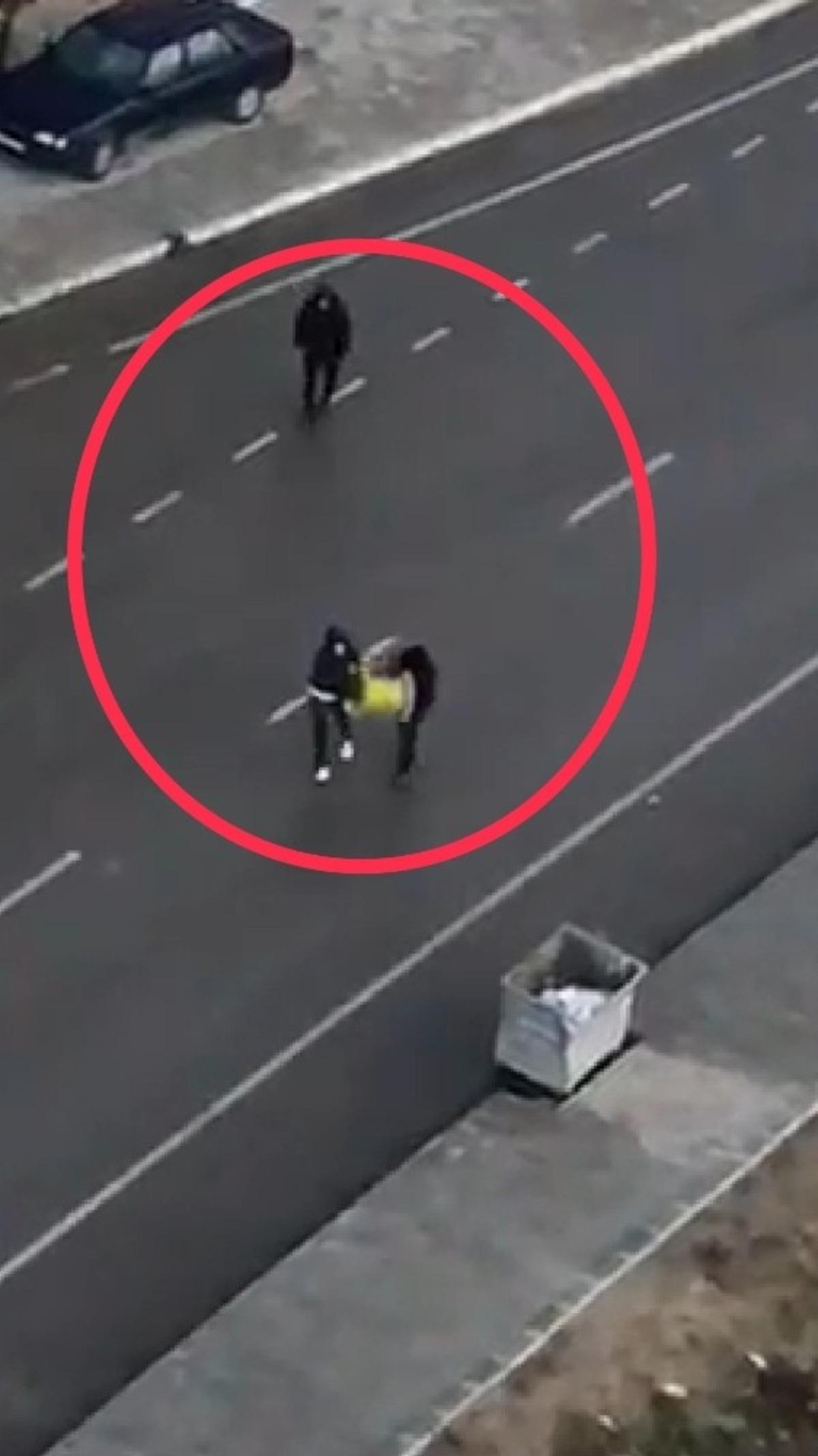 Kablo hırsızları &ouml;nce kameraya, ardından polise yakalandı