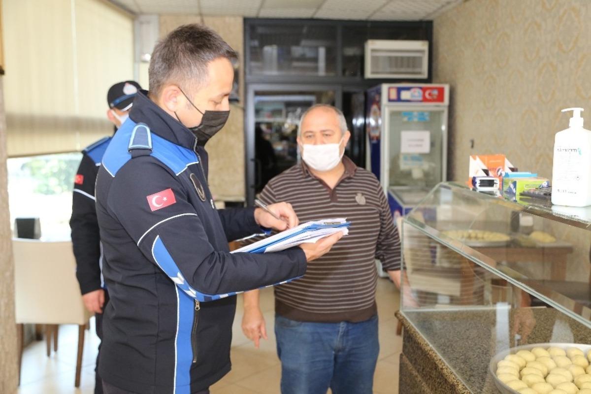 Erdemli Belediye zabıtasından korona vir&uuml;s denetimi