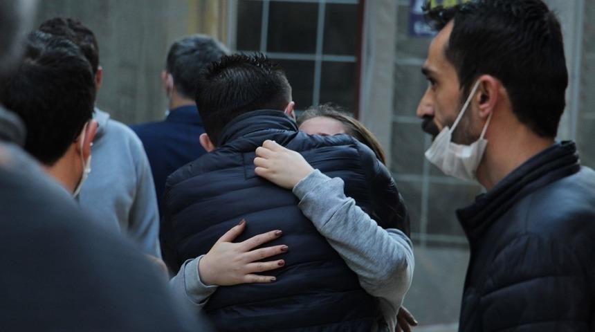 Evi kullanılamaz hale getiren yangında faciayı komşular önledi