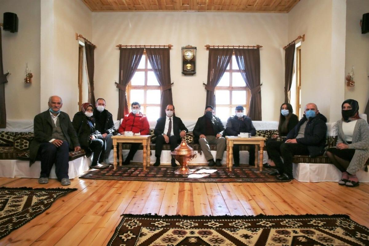 Rekt&ouml;r Coşkun gazetecilerle buluştu