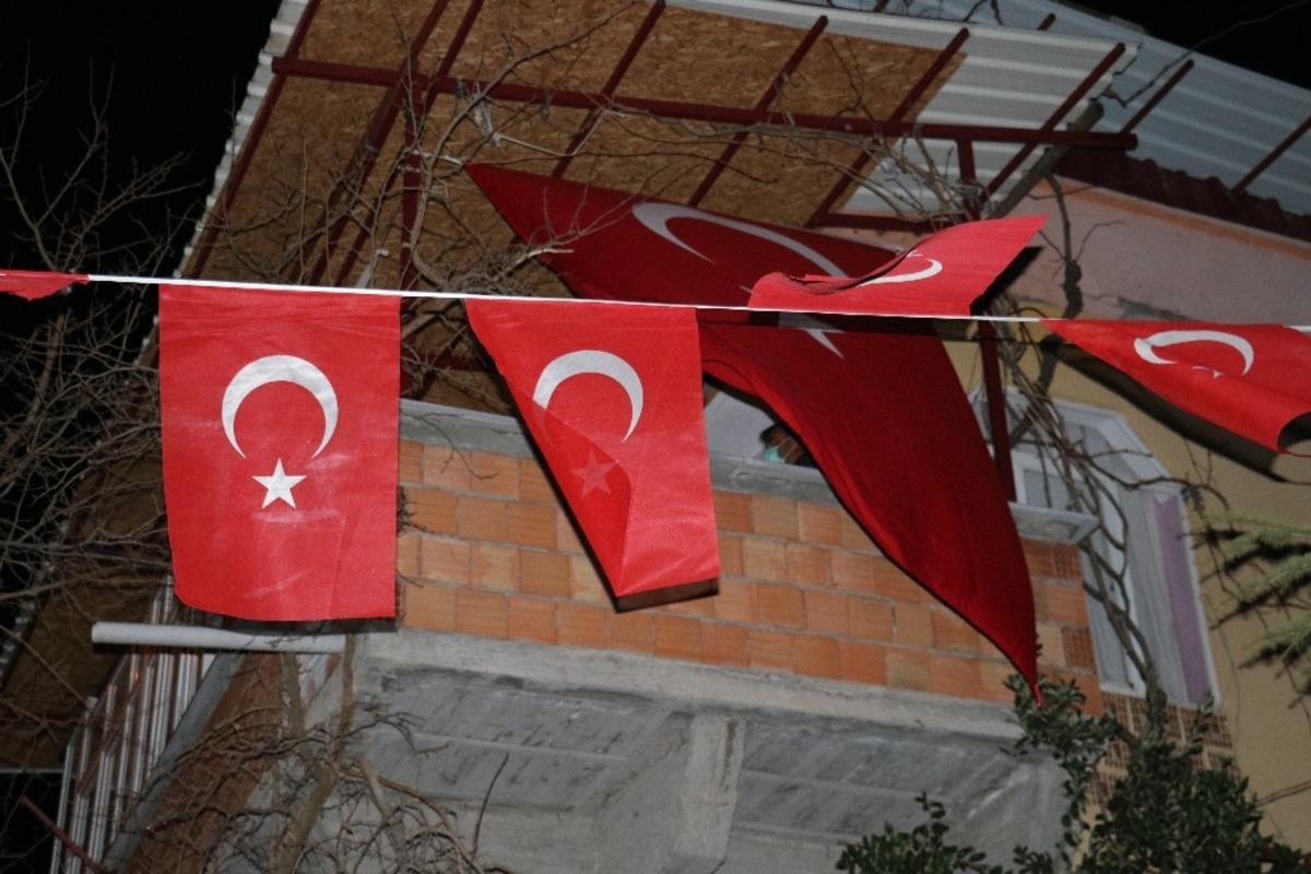 Kahramanmaraşlı Şehit Ast. Kd. Baş&ccedil;avuş Mehmet Demir&rsquo;in ailesine acı haber verildi
