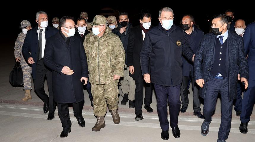 Son dakika! Bakan Akar: Kazanın hava şartları nedeniyle olduğu değerlendiriliyor 