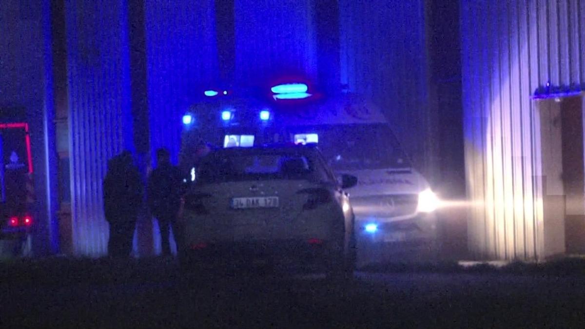 Tuzla&rsquo;da yangının &ccedil;ıktığı fabrikadan yaralı bir iş&ccedil;i &ccedil;ıkarıldı