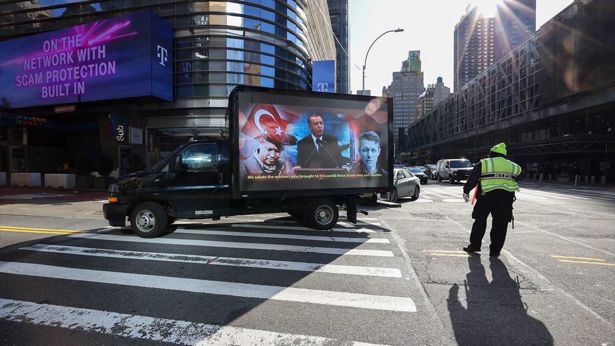 ABD'deki 'Stop Erdogan' reklamına karşı hamle: Times Meydanı'nda dolaştırıldı