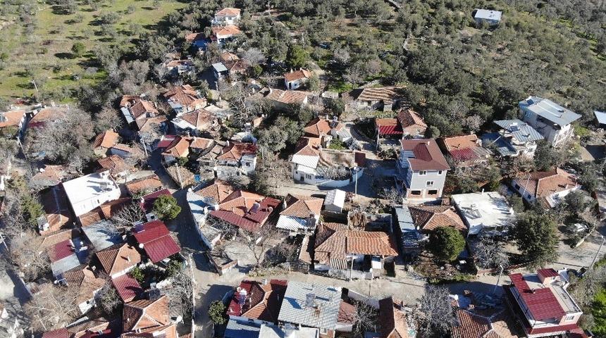 Kırmızı il Balıkesir'de tek mavi mahalle Hacıarslanlar!