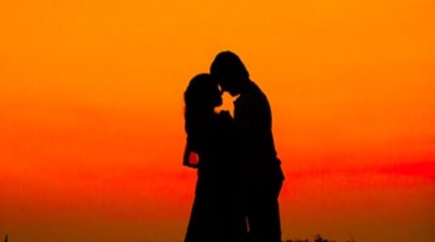 Aşık olduğunuzda vücudunuzda neler olur? Bedenin ve zihnin aşka verdiği 7 tepki!