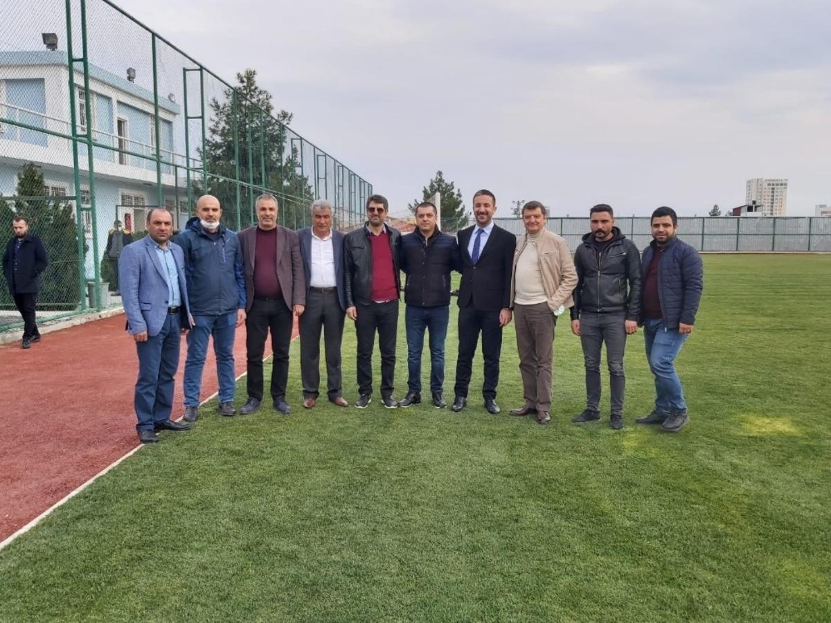 Diyarbakırspor sahaya indi, sanat&ccedil;ı Bedri Aysel&rsquo;i takıma moral verdi